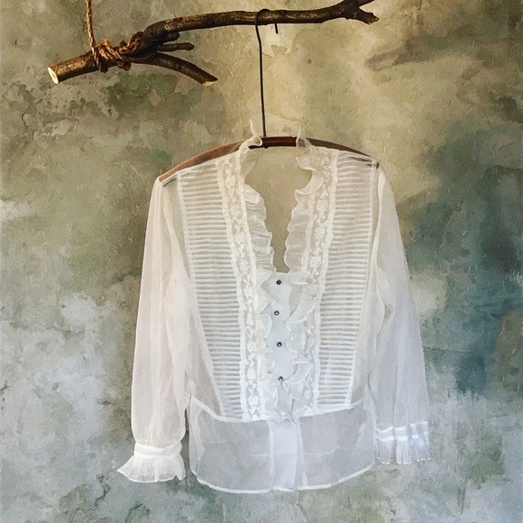 Vintage Tops - Vintage blouse with raffle detail white top